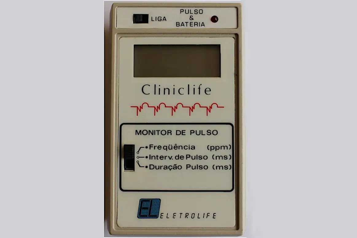 Mini Clinic fabricado pela Eletrolife, da década de 1975
